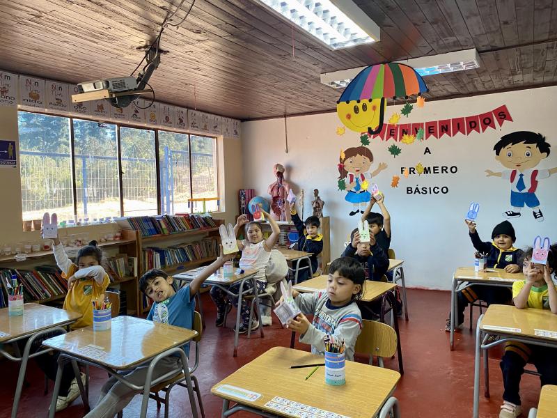 Bibliomóvil de Licantén: lectura, conversatorio y manualidades de pascua 2023