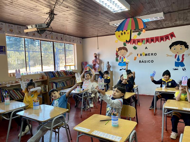 Bibliomóvil de Licantén: lectura, conversatorio y manualidades de pascua 2023