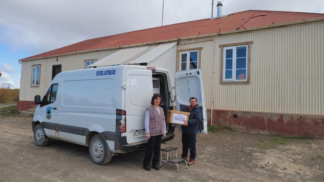 Entrega de la caja viajera a ganadera Cerro Guido