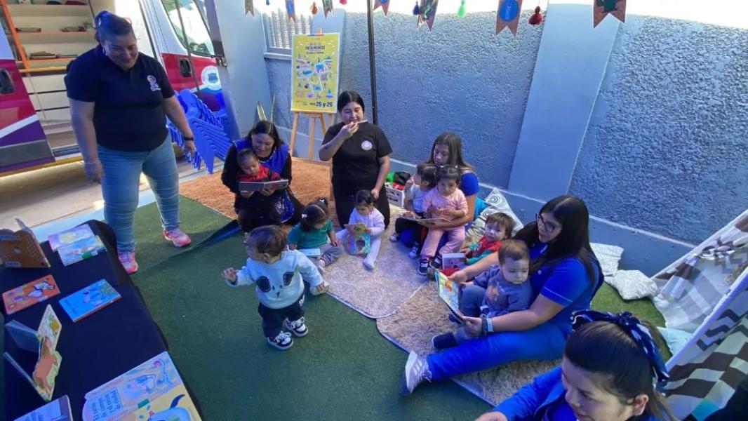 Visita bibliomóvil Alto Hospicio a jardín nuevo sol