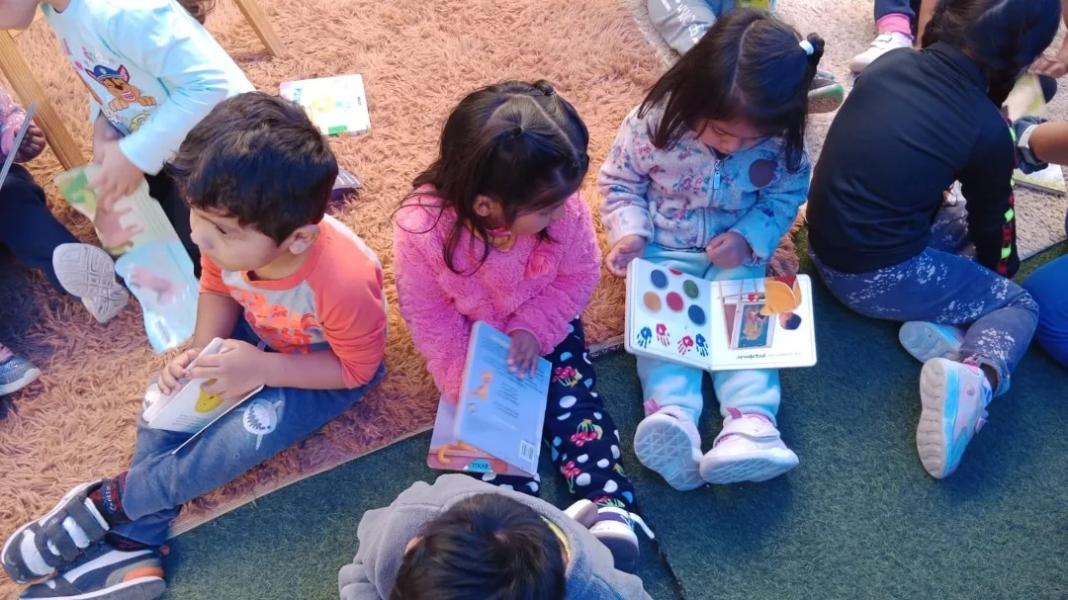 Visita bibliomóvil Alto Hospicio a jardín nuevo sol