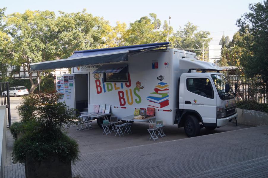 Bibliobús Lo Barnechea - Mes del Libro