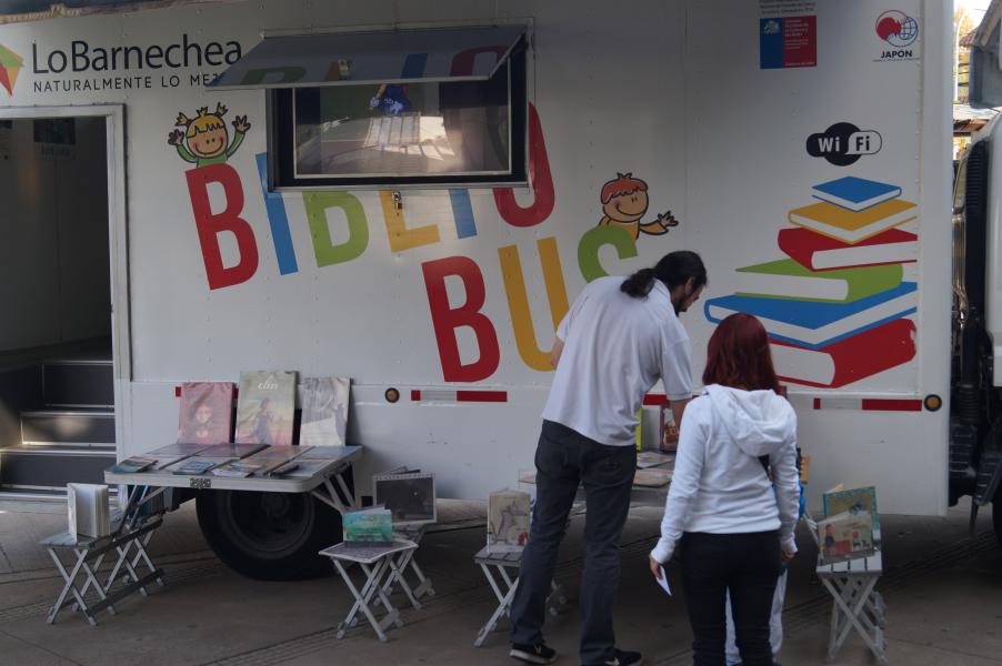 Bibliobús Lo Barnechea - Mes del Libro