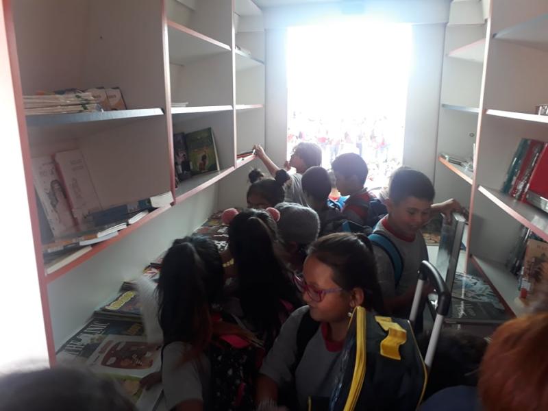 Bibliomóvil de Alto Hospicio colegio