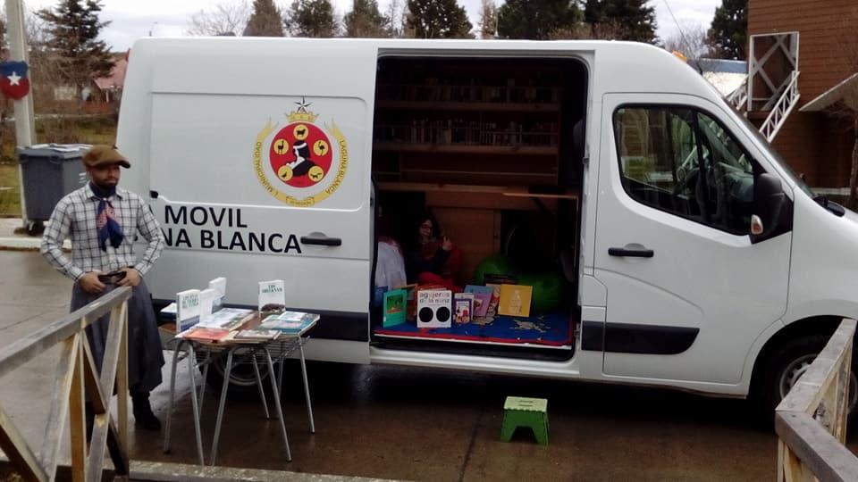 Bibliomóvil Laguna Blanca en terreno