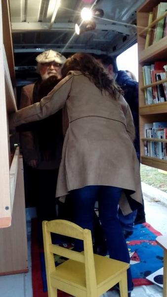 Bibliomóvil Laguna Blanca en terreno