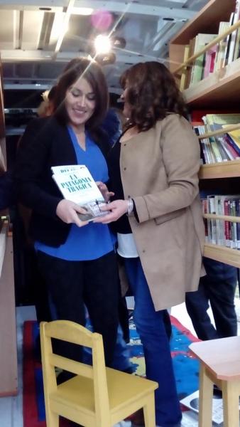 Bibliomóvil Laguna Blanca en terreno