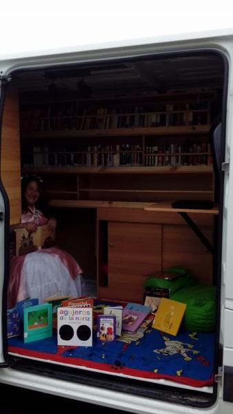 Bibliomóvil Laguna Blanca en terreno