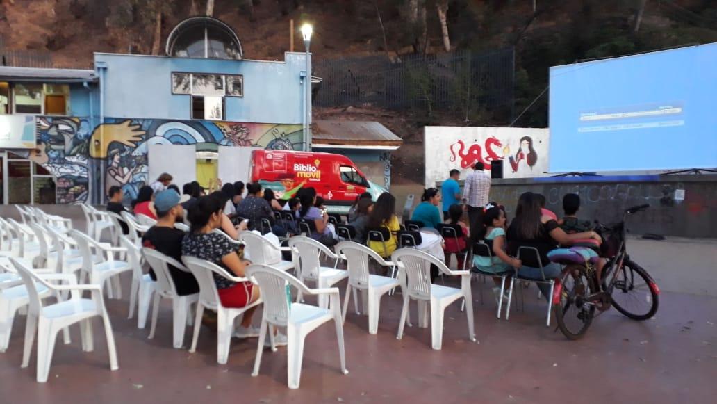Cine afuera de la Biblioteca - Curicó BiblioVerano